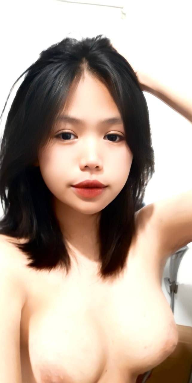 La jeune Carrie lệch lạc coquine và Hardcore